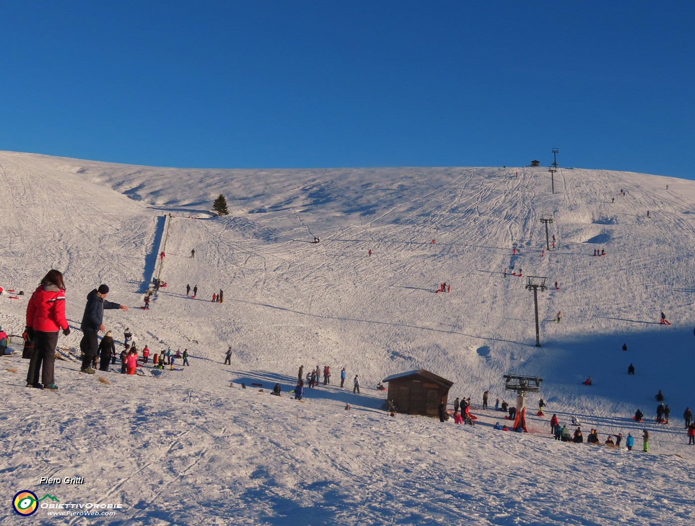 05 Piani dell'Avaro innevati ...parco giochi sulla neve per famiglie !.JPG